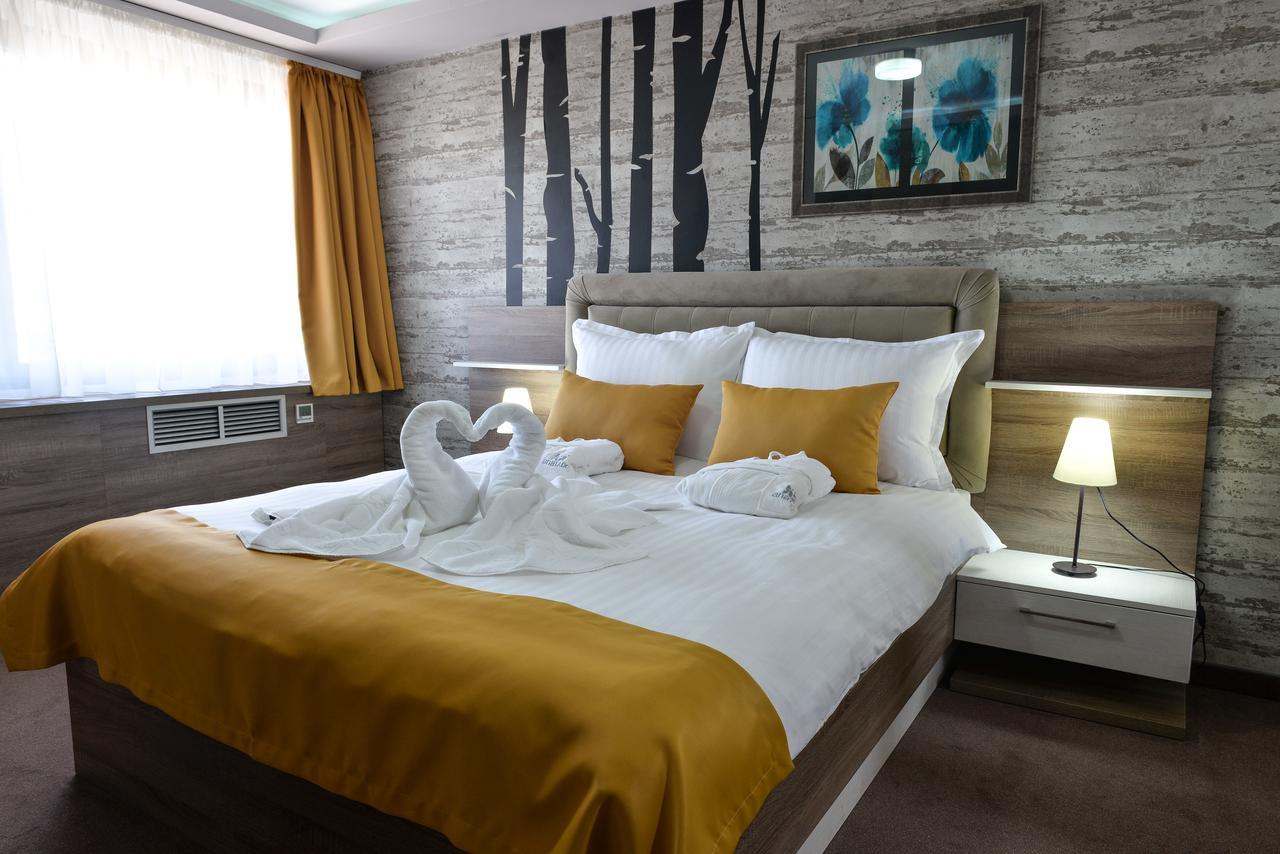 Hotel Ana Lux Spa Пірот Екстер'єр фото