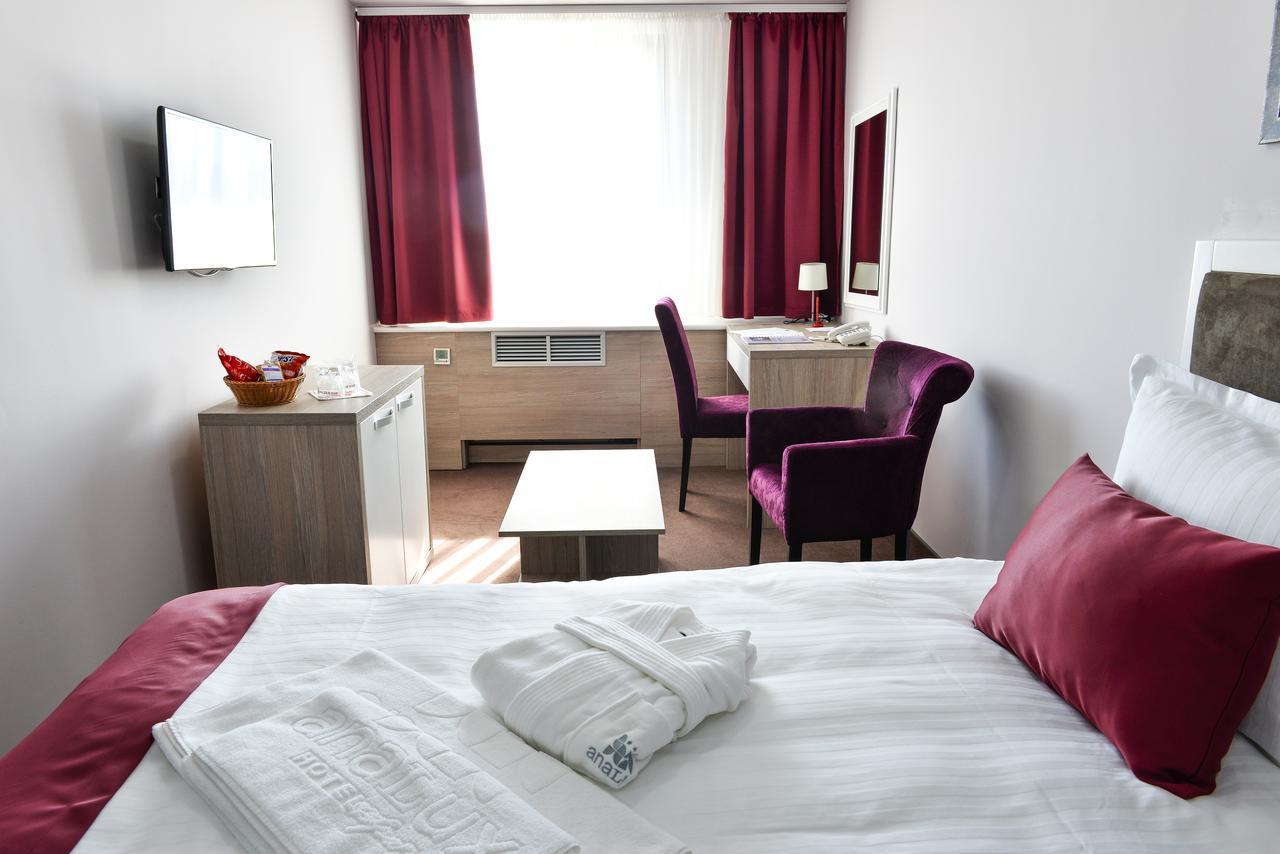 Hotel Ana Lux Spa Пірот Екстер'єр фото
