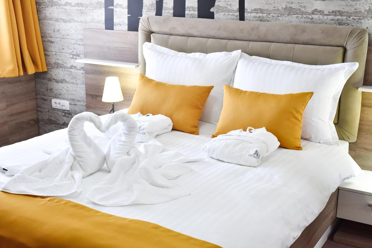 Hotel Ana Lux Spa Пірот Екстер'єр фото