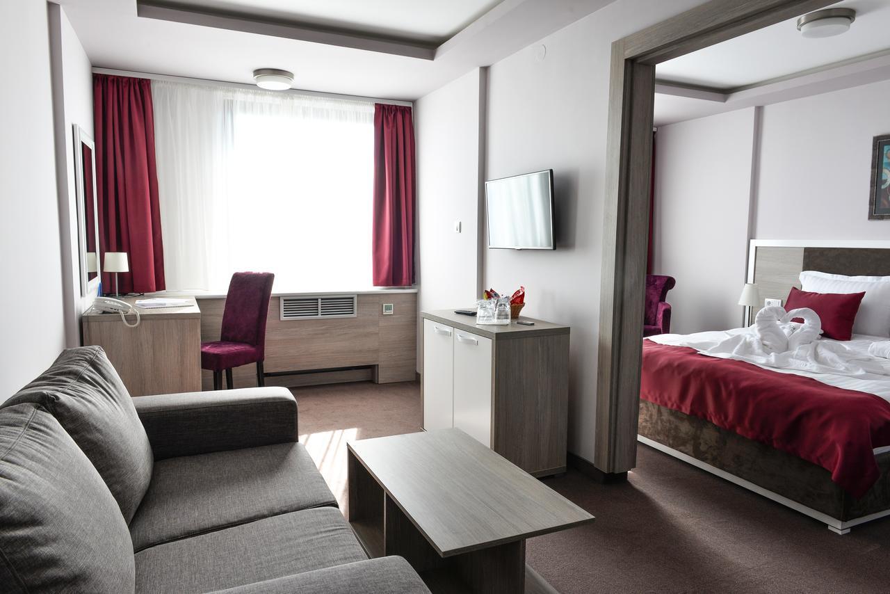 Hotel Ana Lux Spa Пірот Екстер'єр фото