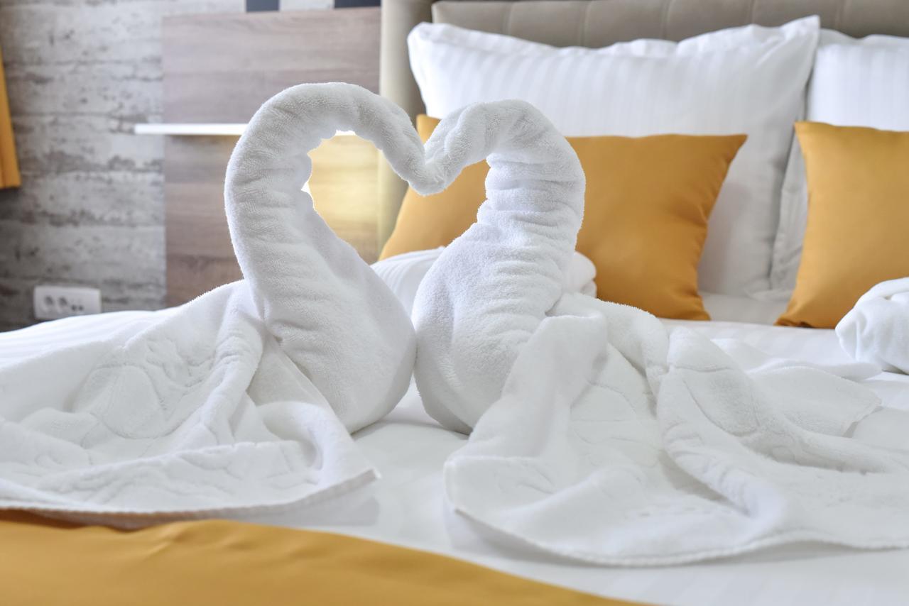 Hotel Ana Lux Spa Пірот Екстер'єр фото