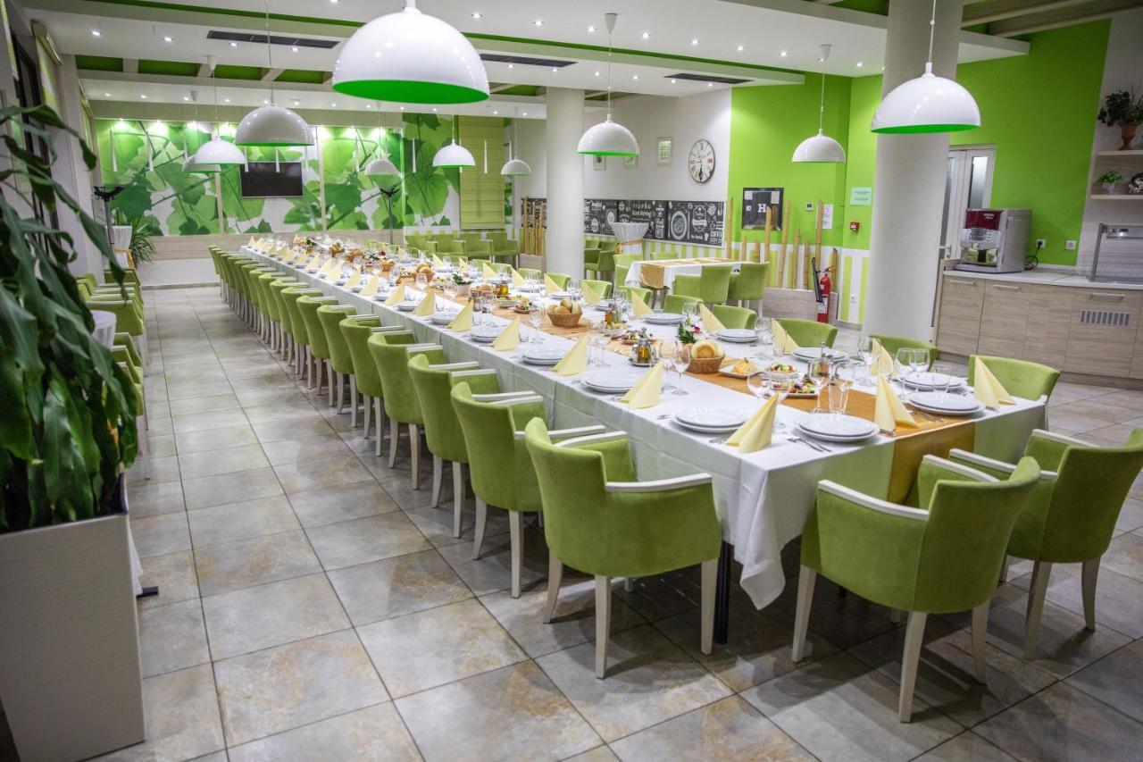 Hotel Ana Lux Spa Пірот Екстер'єр фото