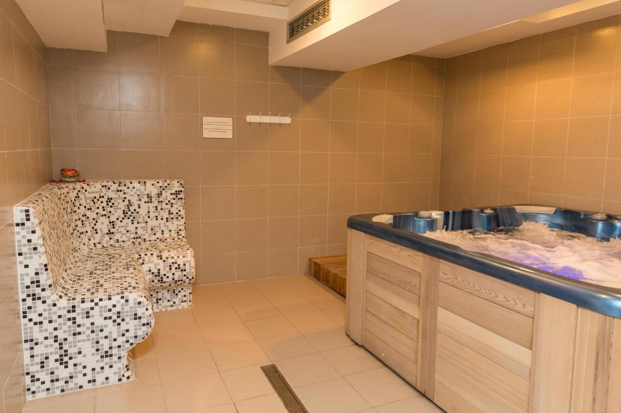 Hotel Ana Lux Spa Пірот Екстер'єр фото
