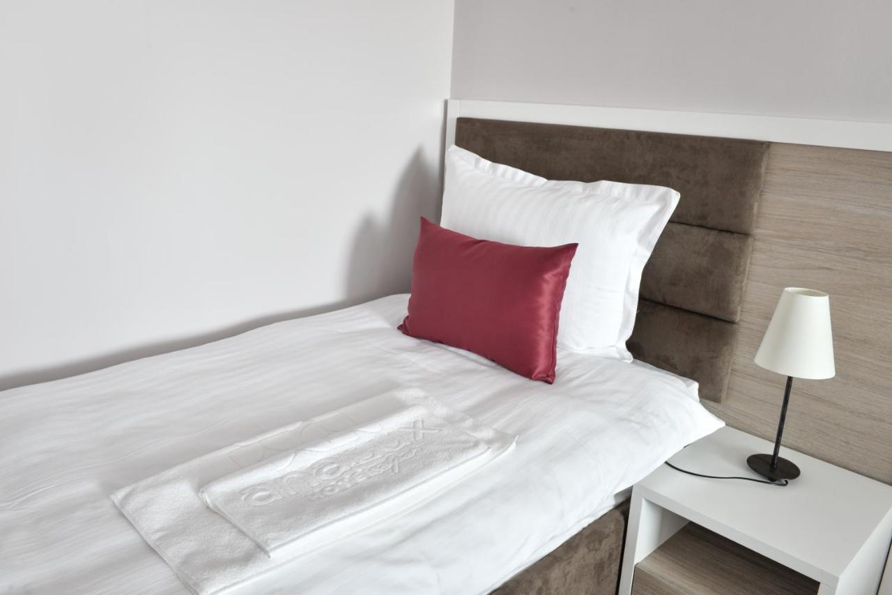 Hotel Ana Lux Spa Пірот Номер фото